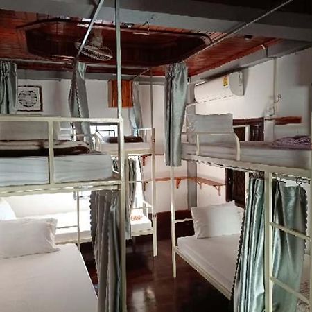 City Backpackers & Travel Luang Prabang Buitenkant foto