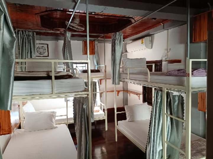 City Backpackers & Travel Luang Prabang Buitenkant foto