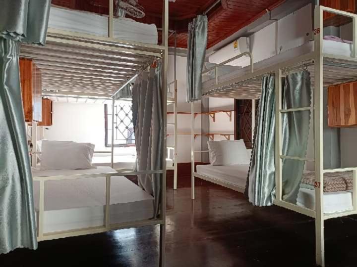 City Backpackers & Travel Luang Prabang Buitenkant foto