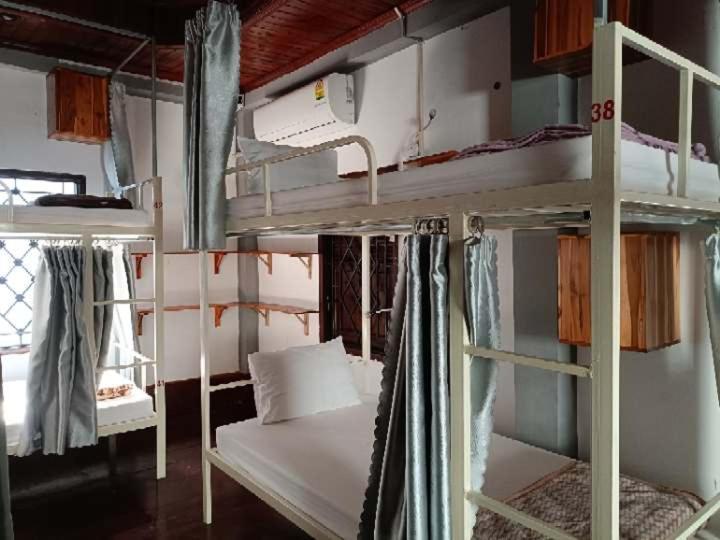City Backpackers & Travel Luang Prabang Buitenkant foto