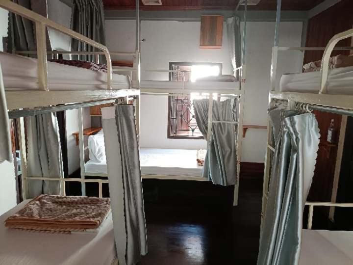 City Backpackers & Travel Luang Prabang Buitenkant foto